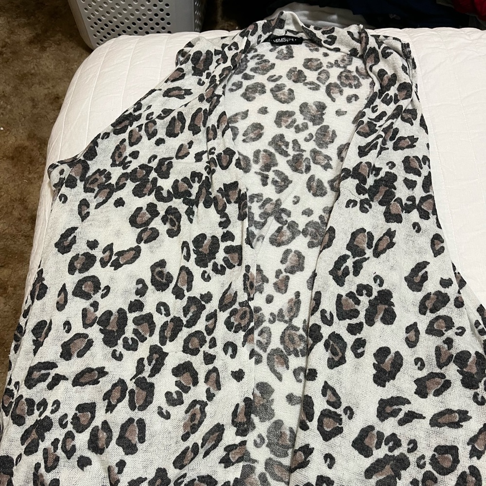 Women’s plus size 2x vest cardigan. Leopard print